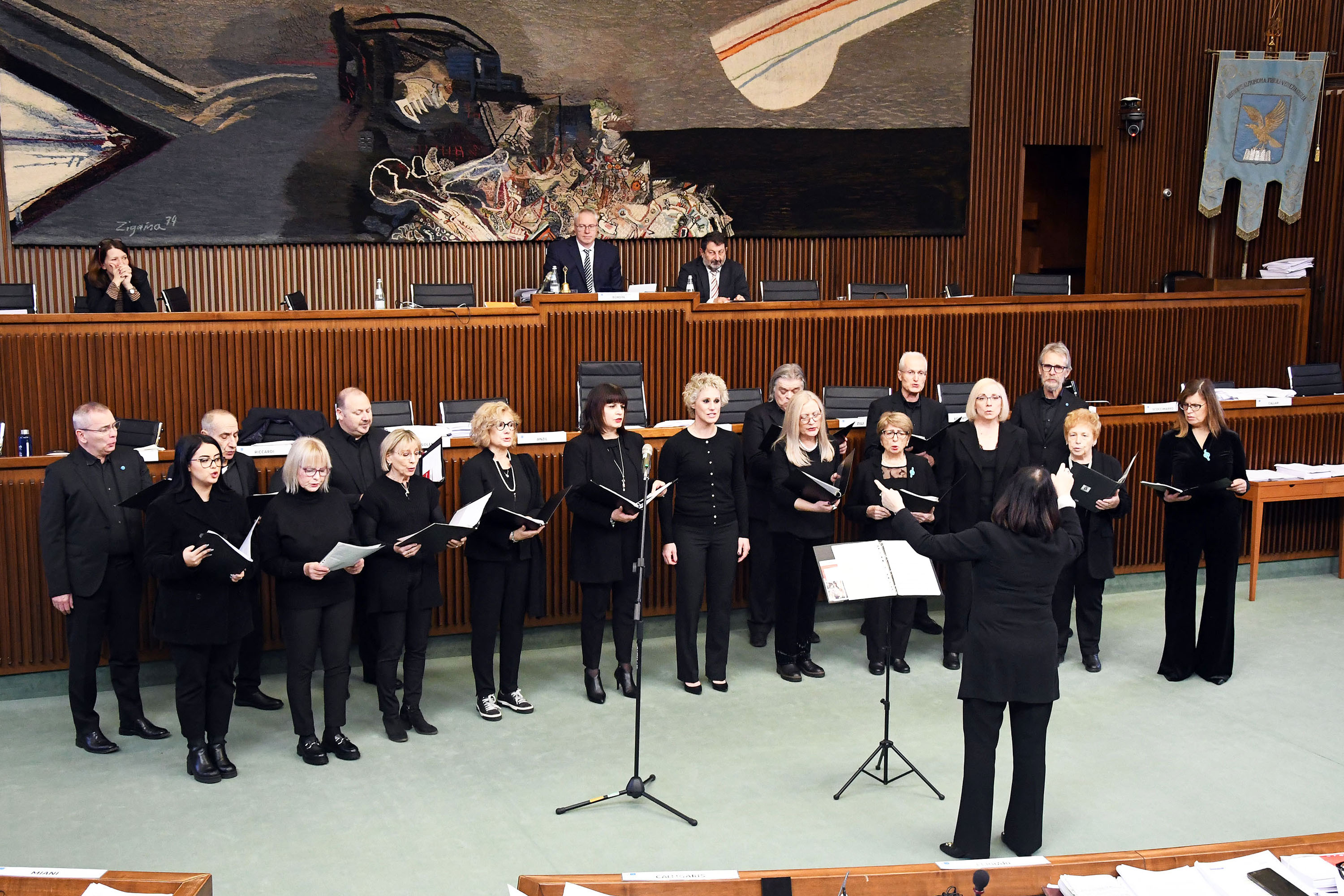 NATALE. CORO CORDENONS IN AULA. BORDIN: PROMUOVIAMO CULTURA MUSICALE